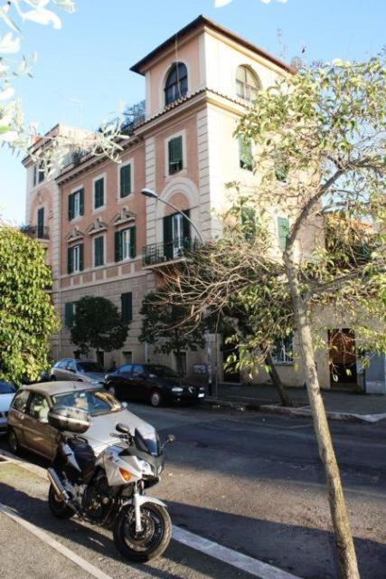 Tra Gianicolo E Trastevere Rome Bagian luar foto
