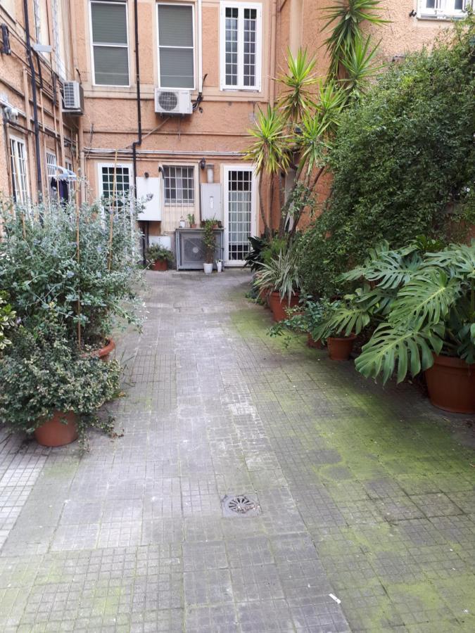 Tra Gianicolo E Trastevere Rome Bagian luar foto