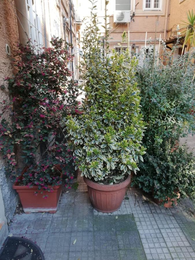Tra Gianicolo E Trastevere Rome Bagian luar foto