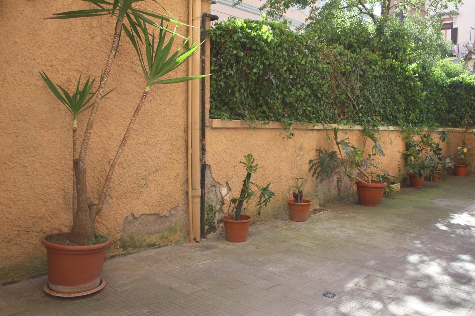 Tra Gianicolo E Trastevere Rome Bagian luar foto